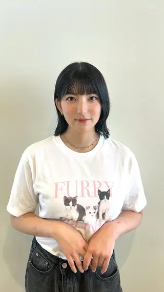 ミディアム 吉田 愛花のヘアスタイル