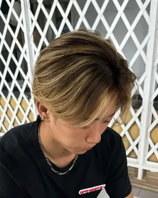 カラー メンズ 高崎 堅心のヘアスタイル