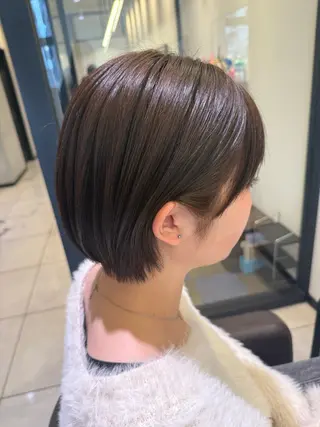 ショート カラー 渡邊 桃香のヘアスタイル
