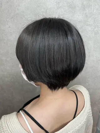 ショート カラー 山口 詩織のヘアスタイル