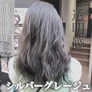 ミディアム カラー レイヤーカット 透明感カラーのヘアスタイル