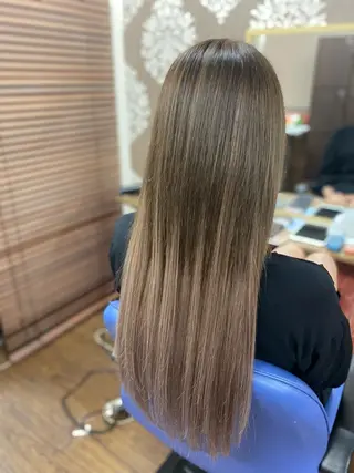 カラー masa ディレクターのヘアスタイル