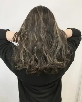 セミロング カラー ブリーチカラーレイヤ ーカット🦋annaのヘアスタイル