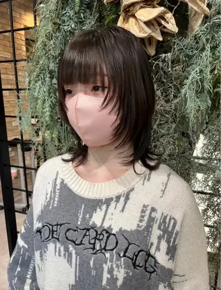 セミロング フェザー/シャドウ/ メッシュパーマのヘアスタイル