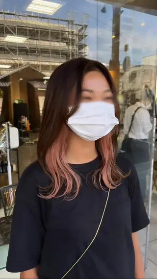 セミロング カラー ヘアアレンジ インナー×縮毛矯正 ピンクカラー澤井里菜のヘアスタイル