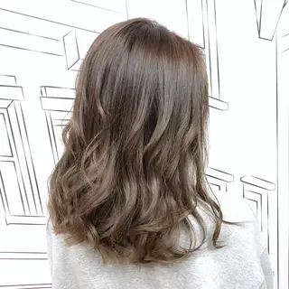 ミディアム カラー TOMOKA 艶髪/透明感カラーのヘアスタイル