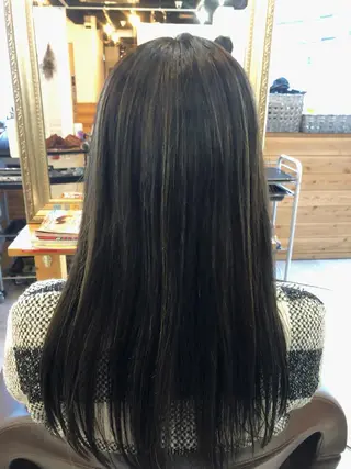 ミディアム 艶髪/ハイトーン Sherryのヘアスタイル