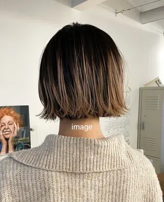 ミディアム カラー RINA🧤 デザインとボブのヘアスタイル