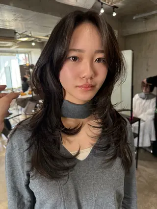 セミロング レイヤーカット\ウル フ　chinatsuのヘアスタイル