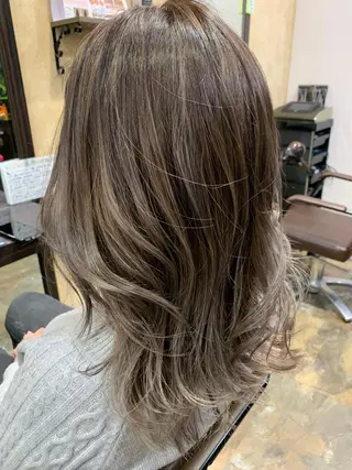 ミディアム カラー maimi .のヘアスタイル