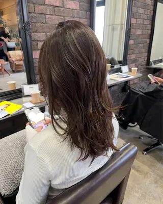 セミロング 髪質改善×ブリーチ 無しWカラー🫧天神のヘアスタイル