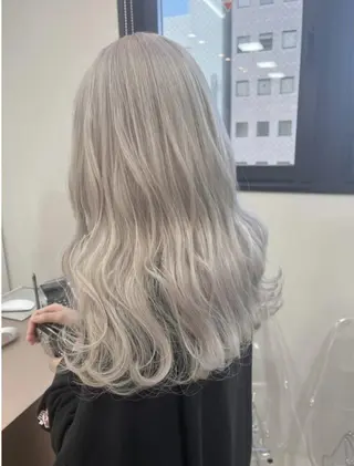 セミロング カラー 韓国特化 BIZEのヘアスタイル