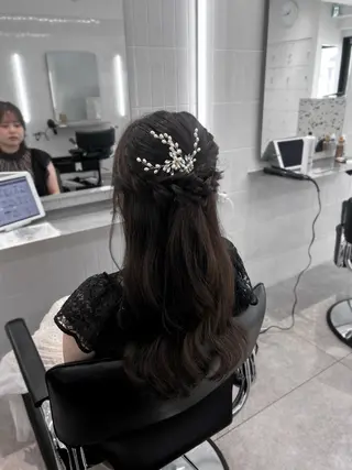 ヘアアレンジ ハイトーン デザインカラーのヘアスタイル