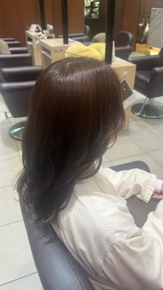 セミロング 岡﨑 怜奈のヘアスタイル