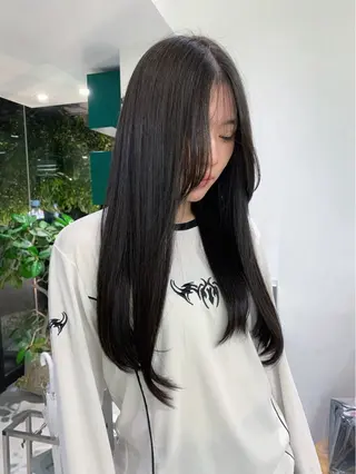 カラー なのは\透け感カラー \レイヤーカットのヘアスタイル