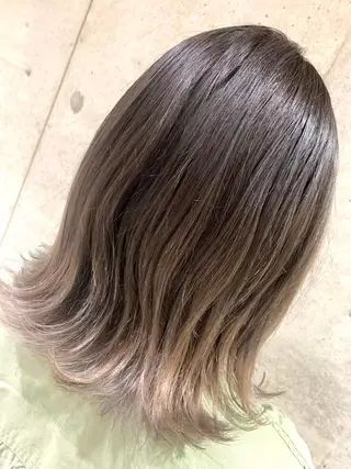 ミディアム カラー ハイライトが 得意なニキです😊のヘアスタイル