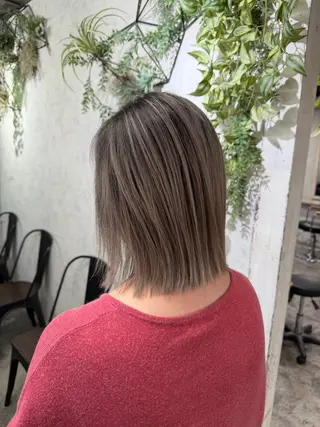 ミディアム 横浜🦋ハイトーン 🫐シャドウルーツのヘアスタイル