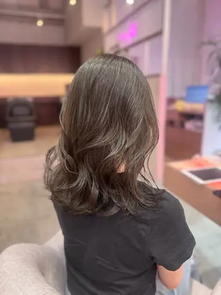 ミディアム 艶カラー✨レイヤー 𝐚𝐲𝐚𝐤𝐚のヘアスタイル