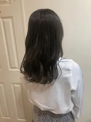 ミディアム カラー MIOベージュカラー 柔らかいカラーのヘアスタイル