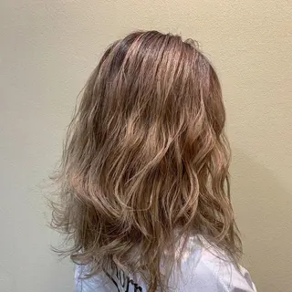 ミディアム カラー ヘアアレンジ キッズ ネイル マツエク・マツパ 切りっぱなしヘアボブ ミディアムヘアRYOのヘアスタイル