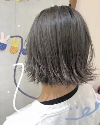 ショート カラー 岸田 梓武生のヘアスタイル