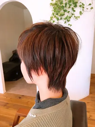 ショート 井上 真利のヘアスタイル