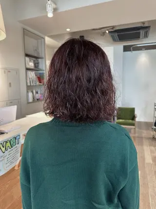 ミディアム パーマ 塩澤 榛奈のヘアスタイル