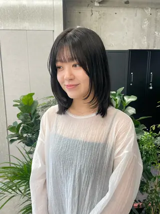 ミディアム MIFA レイヤー／パーマのヘアスタイル