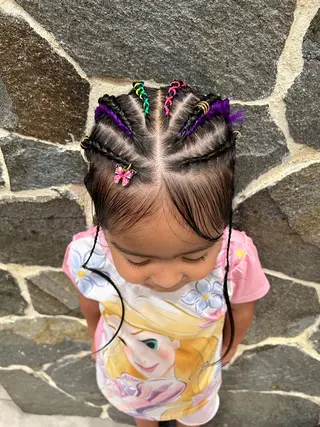 カラー キッズ EARTH 浦添店のヘアスタイル