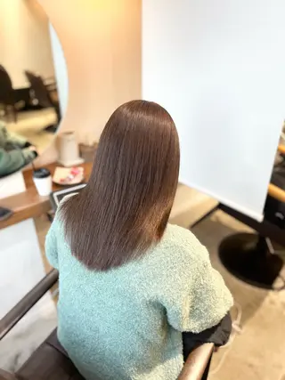 ミディアム 塩川ももこ/ 自然な縮毛矯正のヘアスタイル