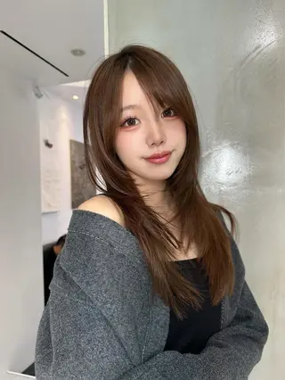 ロング カラー レイヤーカット 透明感カラーのヘアスタイル