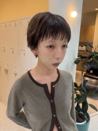 ショート カラー 山下 莉歩のヘアスタイル