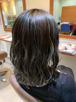 ミディアム カラー 蓮見  友里のヘアスタイル