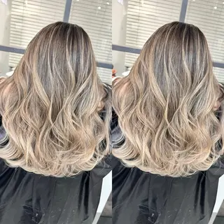 ミディアム バレイヤージュ ボブ🌈ナツヤのヘアスタイル