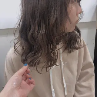 ミディアム 顔周りの垢抜けヘア 立山愛梨のヘアスタイル