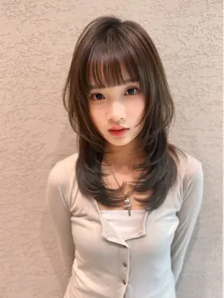セミロング カラー 興津/韓国レイヤー ダブルカラー美髪縮毛のヘアスタイル