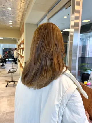 セミロング カラー KOHNO ナチュラルデザインのヘアスタイル