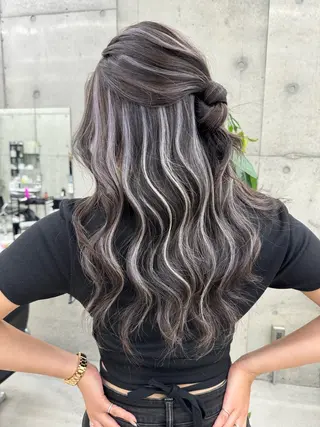 ロング 中道 晶のヘアスタイル
