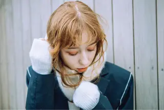 セミロング カラー 具志 真理子のヘアスタイル