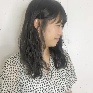 セミロング 顔周りの垢抜けヘア 立山愛梨のヘアスタイル