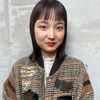 ミディアム カラー ホリケ アオイのヘアスタイル