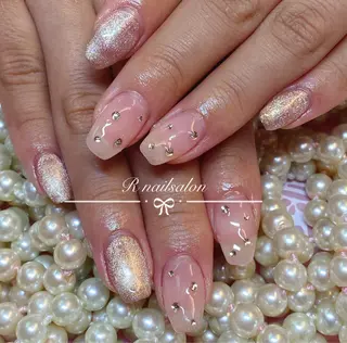 ミディアム R NAILSALONのネイルデザイン