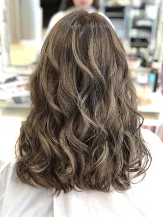 セミロング カラー 海外レイヤー/ 梅田美容室のヘアスタイル