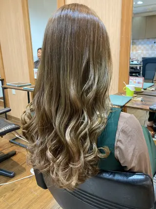 ロング MOLLA ✂️辻桃加のヘアスタイル