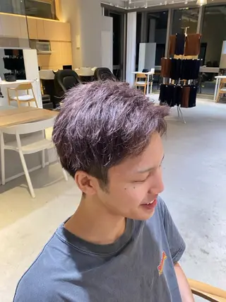 ショート カラー 山内 優成のヘアスタイル