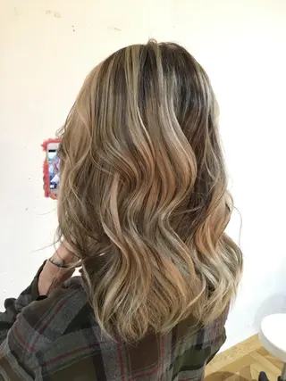 セミロング カラー 長谷川 香織のヘアスタイル