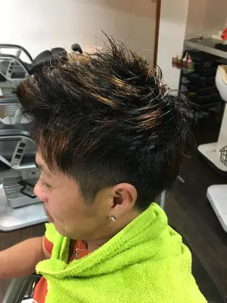 ショート カラー 向井 優汰のヘアスタイル