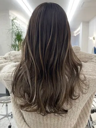 ロング カラー 白髪ぼかしハイライト レイヤー川口　元気のヘアスタイル