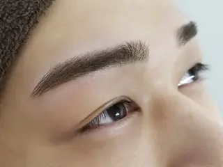 メンズ アイブロウ Dearly【ディアリー】所属・【Dearly】 金城智美のマツエク・マツパデザイン