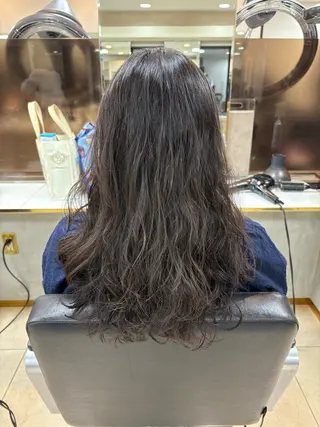 ロング パーマ ラ・カリテ新宿伊勢丹店所属・菅原 琴音のヘアスタイル
